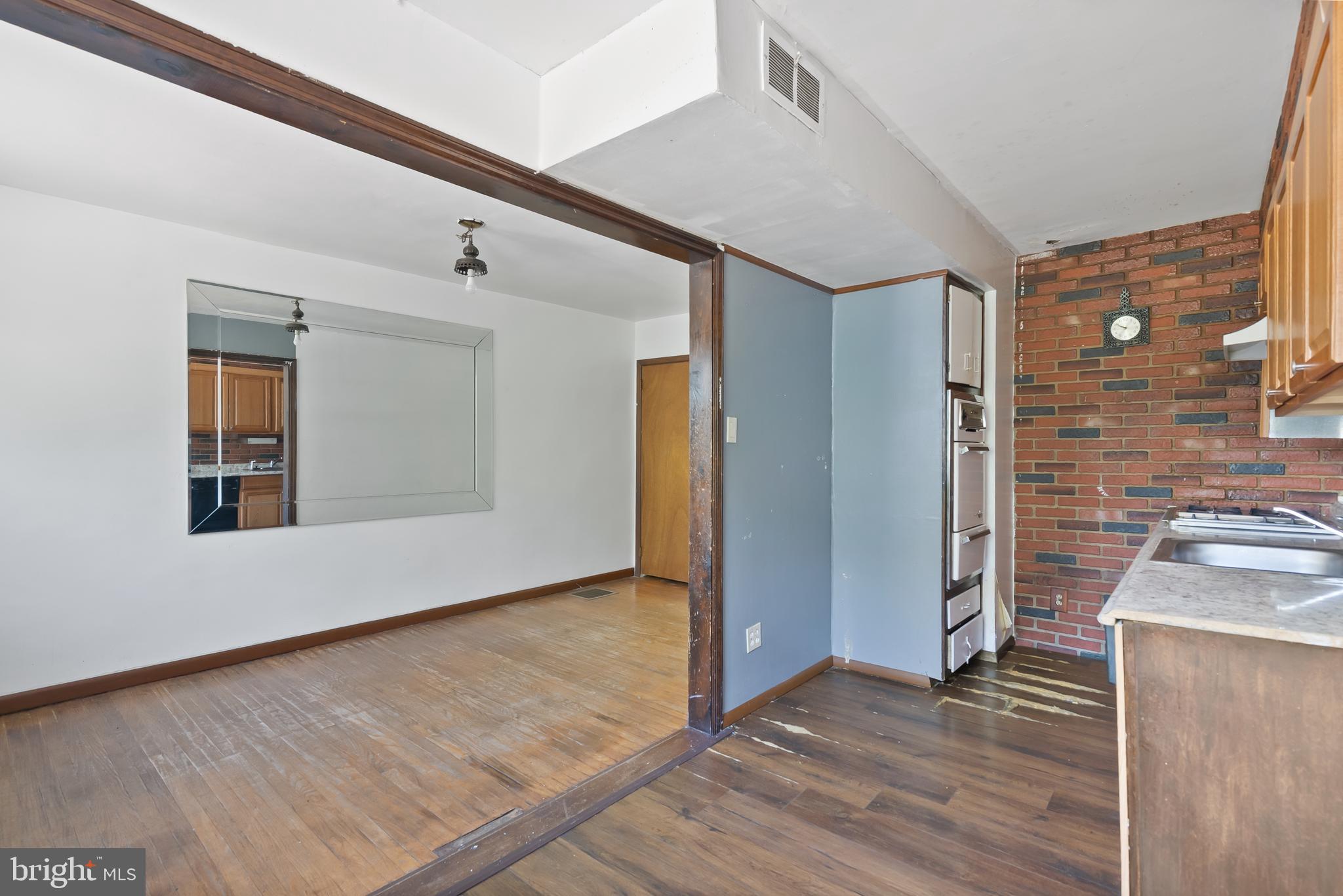 ELMWOOD PARK - Residential