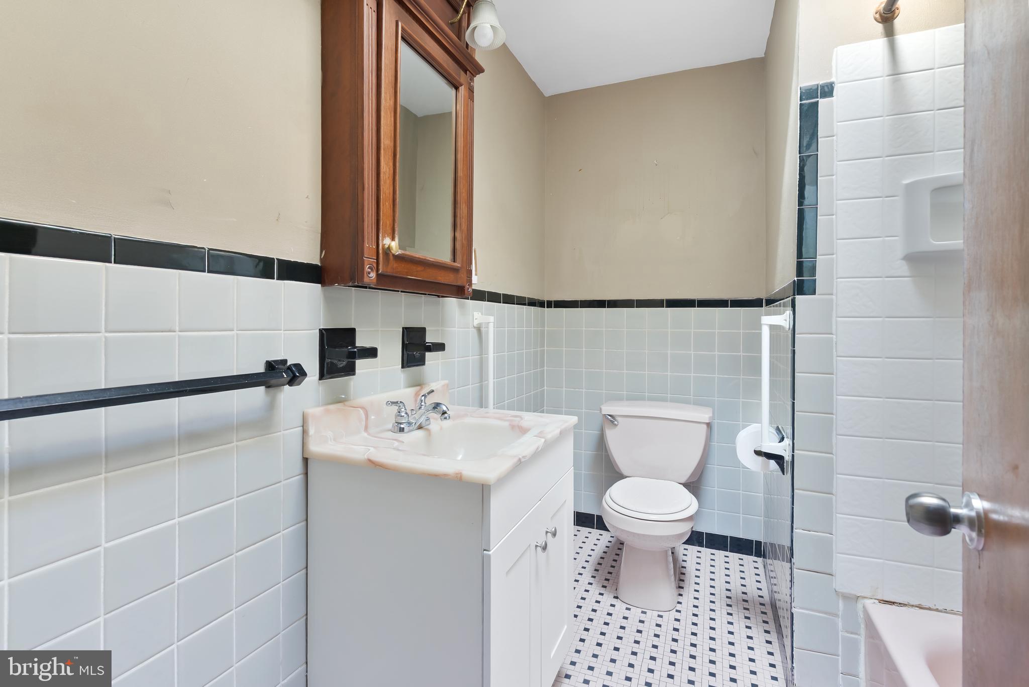 ELMWOOD PARK - Residential