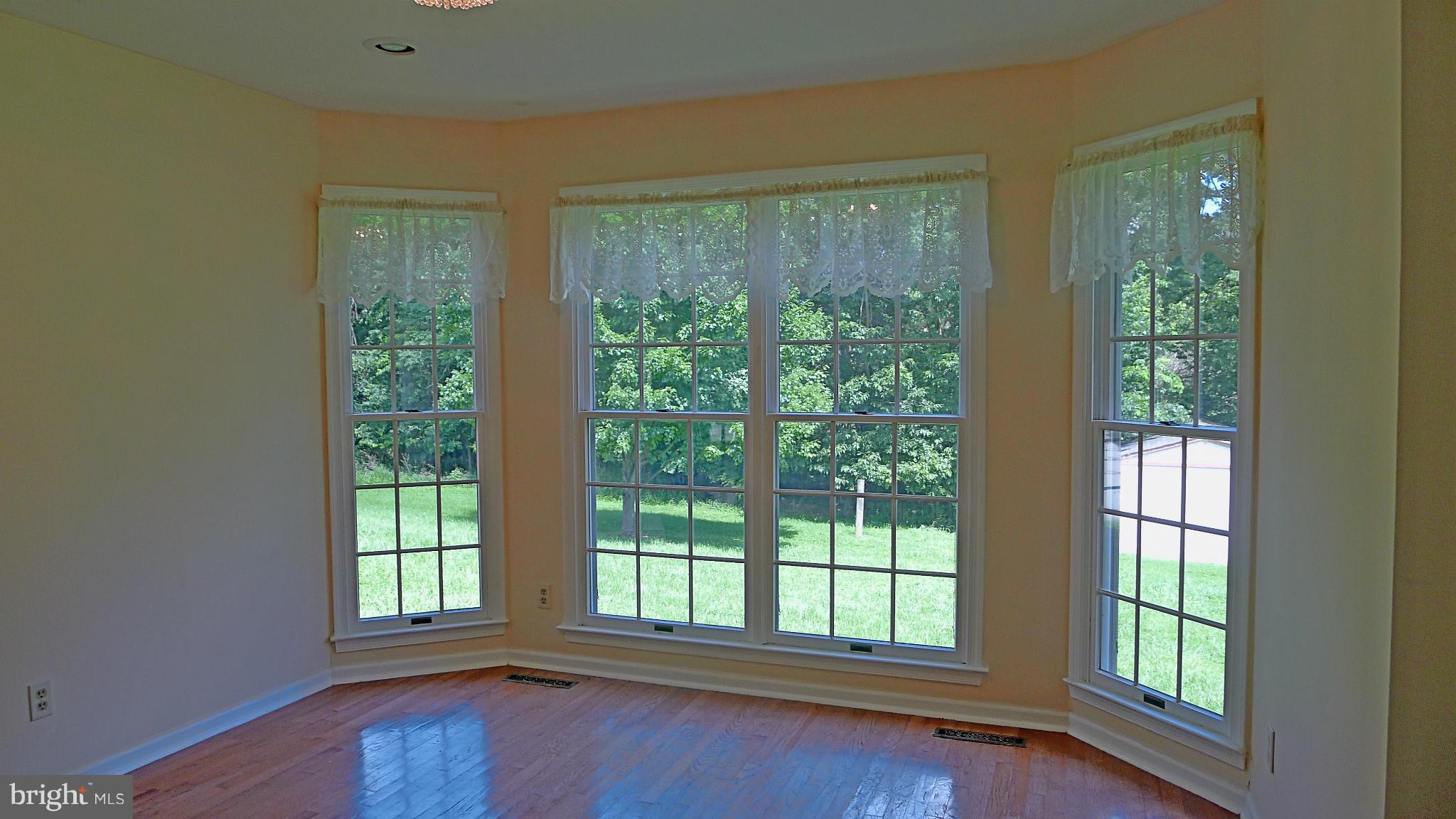 WHITE OAKS - Residential