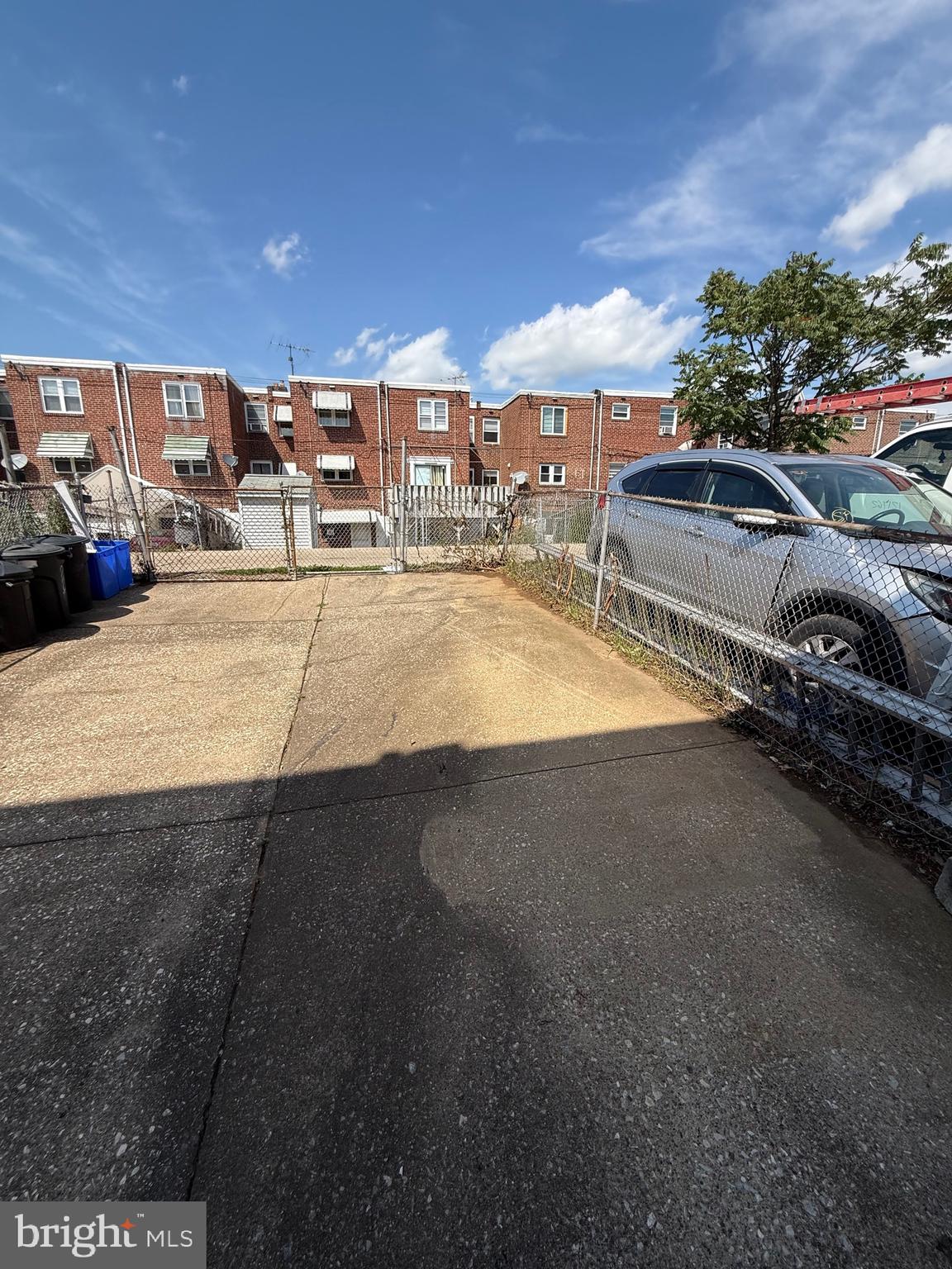 OXFORD CIRCLE - Residential