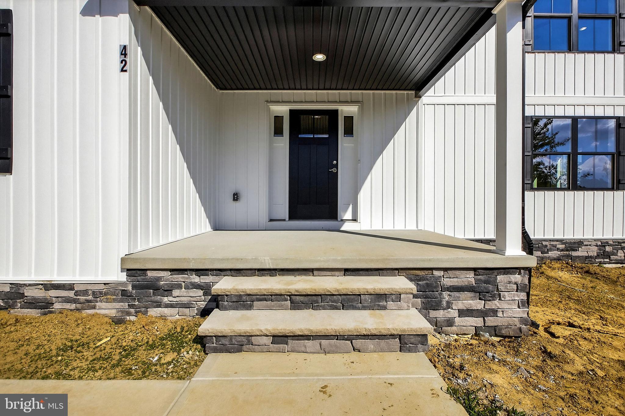 42 GLENOAK COURT