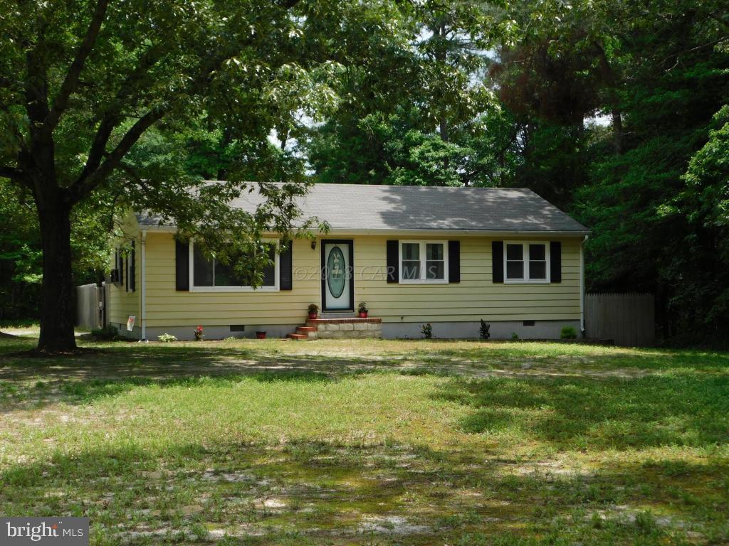 Come enjoy this Charming Rancher on a corner lot in the country. This Home Boasts Replacement Windows New Carpet, and Many updates.Privacy is what makes this Home A must. Very nice floorplan. schedule your Private tour today.