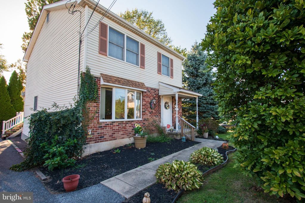 Photo of 537 Folsom Avenue, FOLSOM, PA 19033 (MLS # PADE2101518)