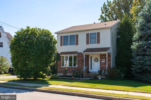 Photo of 537 Folsom Avenue, FOLSOM, PA 19033 (MLS # PADE2101518)