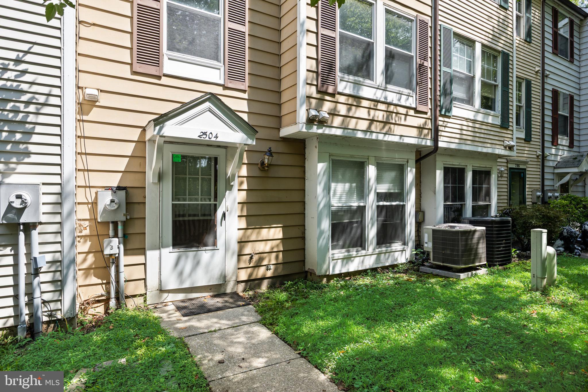 2504 GREENWOOD DRIVE