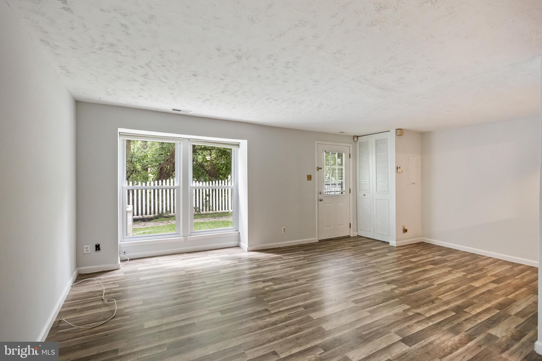 2504 GREENWOOD DRIVE