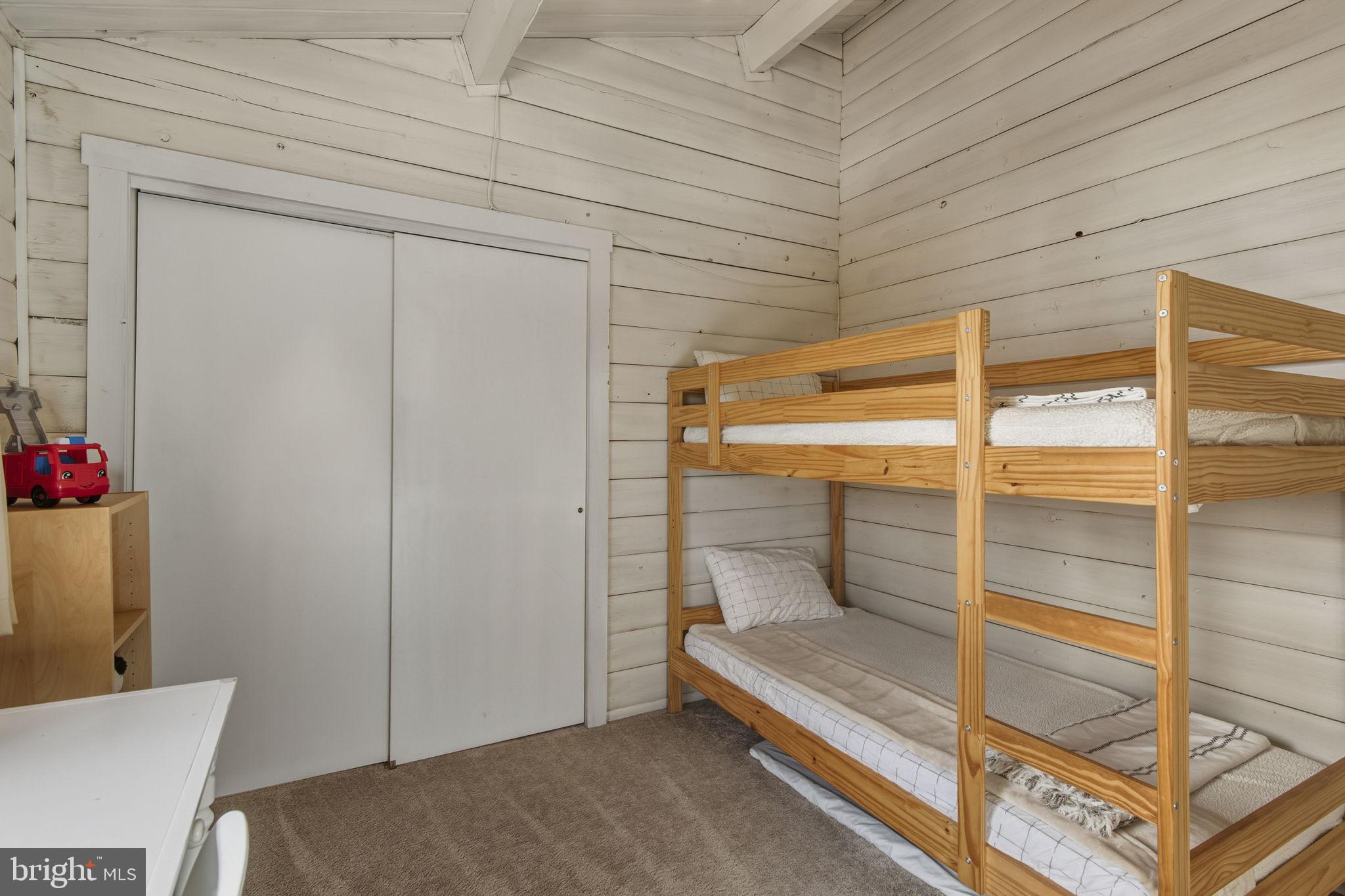 WOODCREST SHORES - Residential