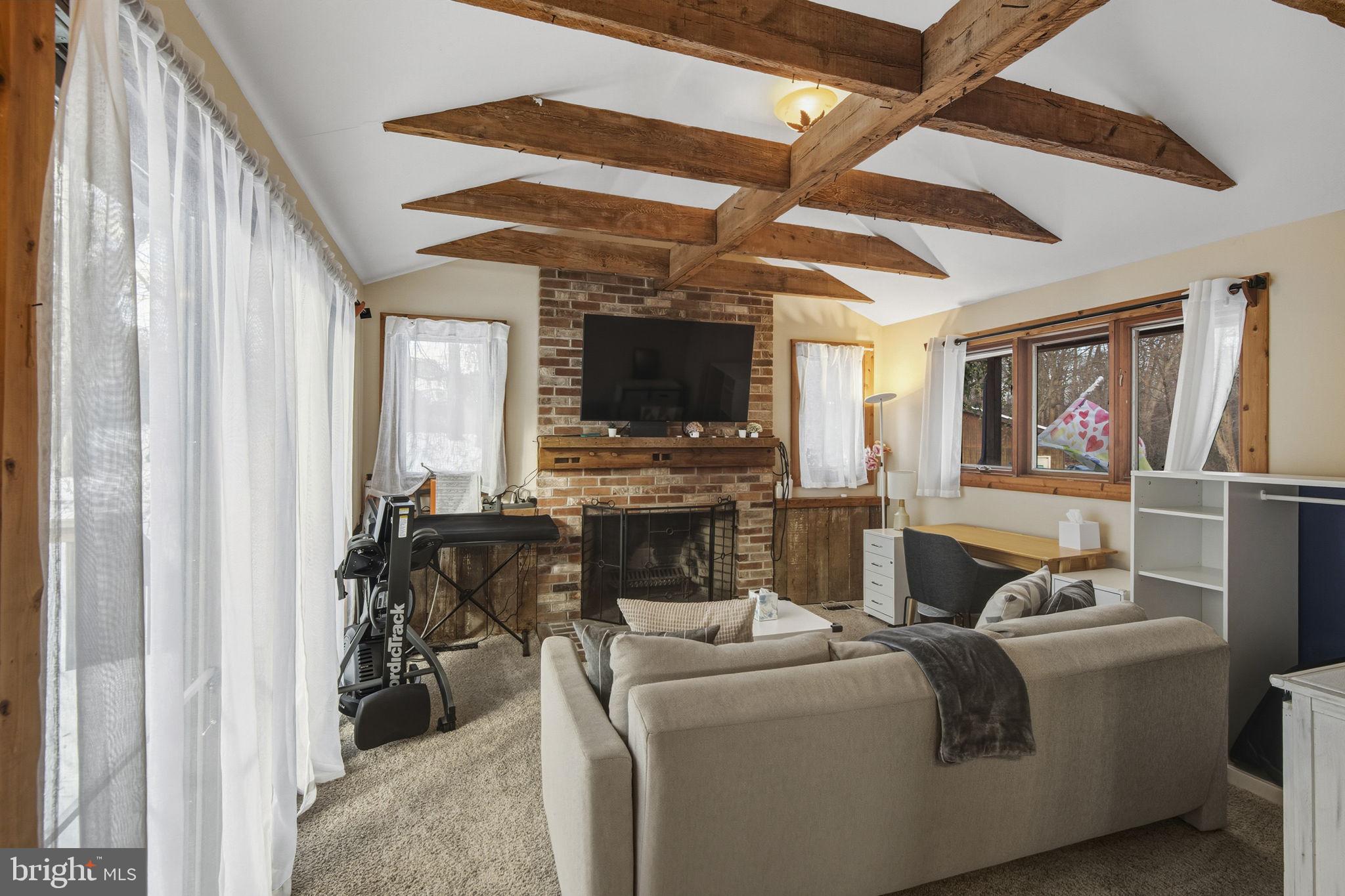 WOODCREST SHORES - Residential