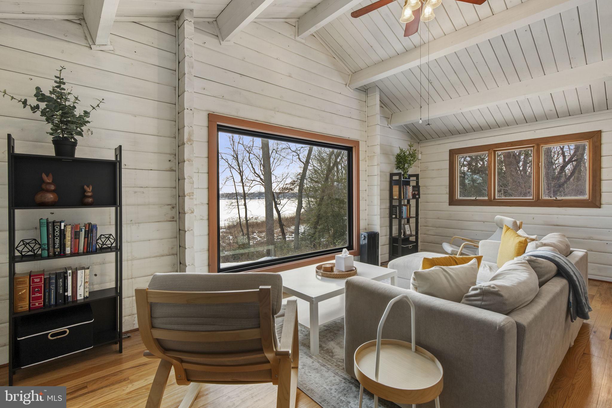 WOODCREST SHORES - Residential