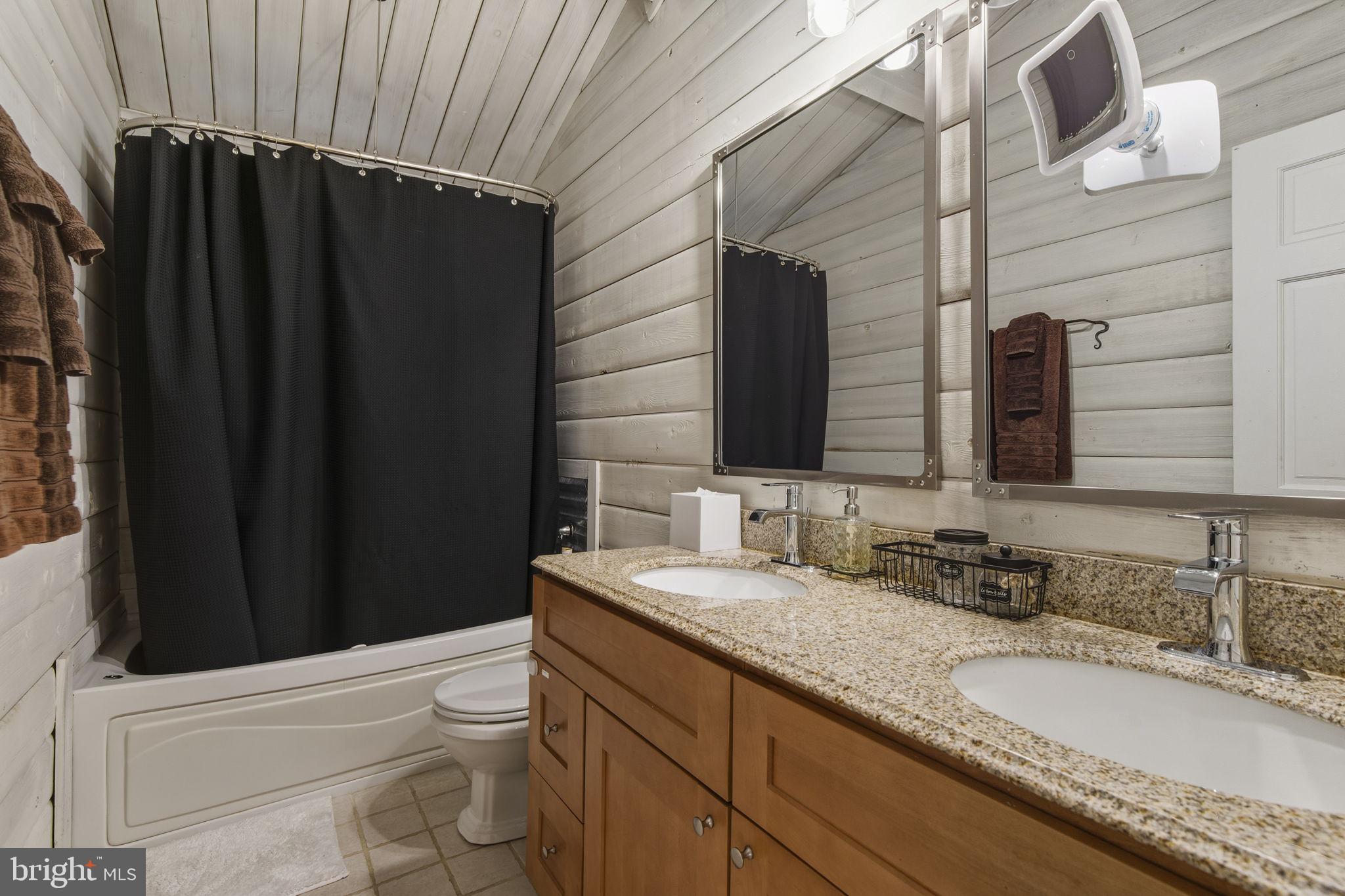 WOODCREST SHORES - Residential