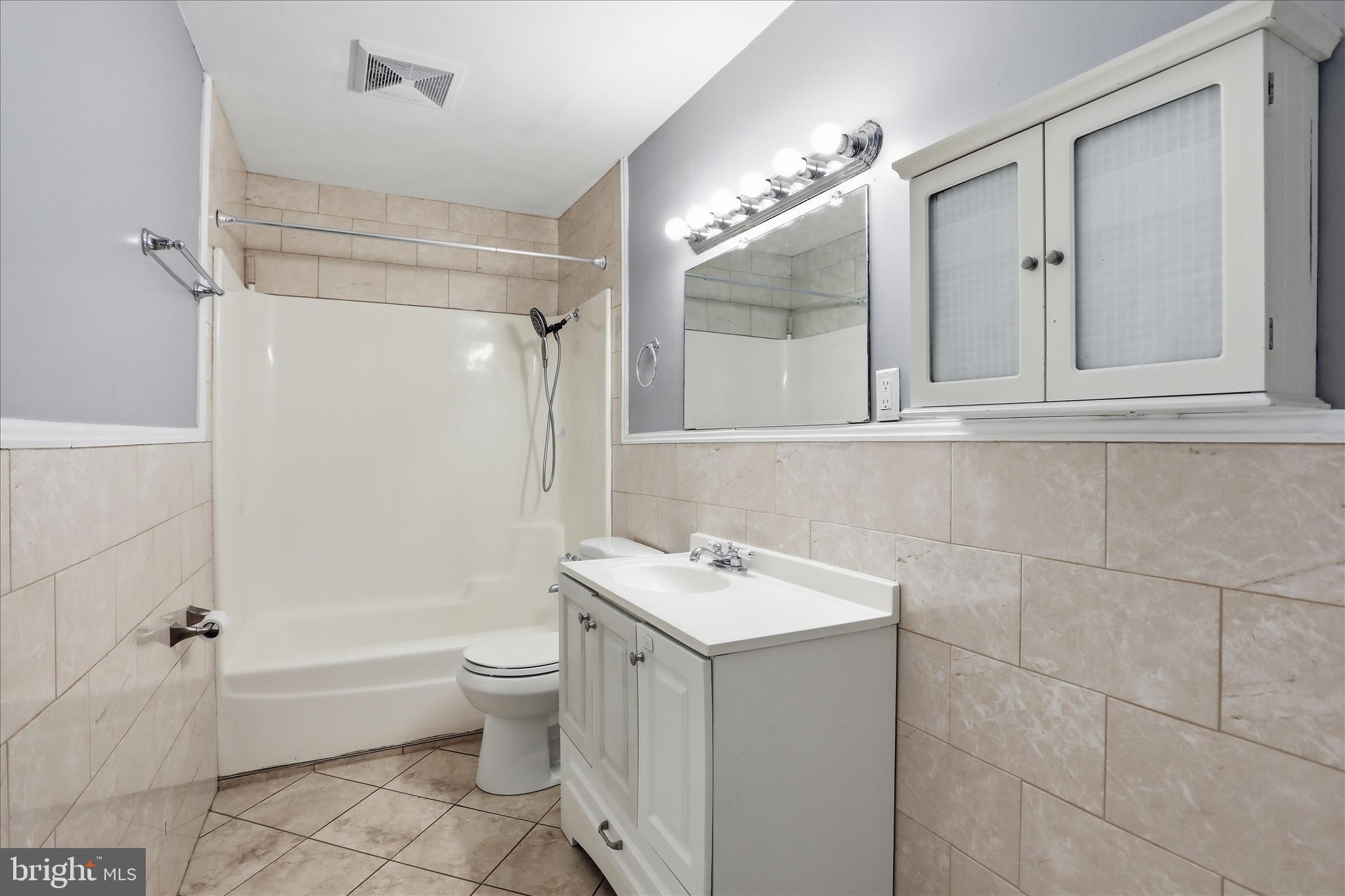 ORCHARD HILLS - Residential Lease