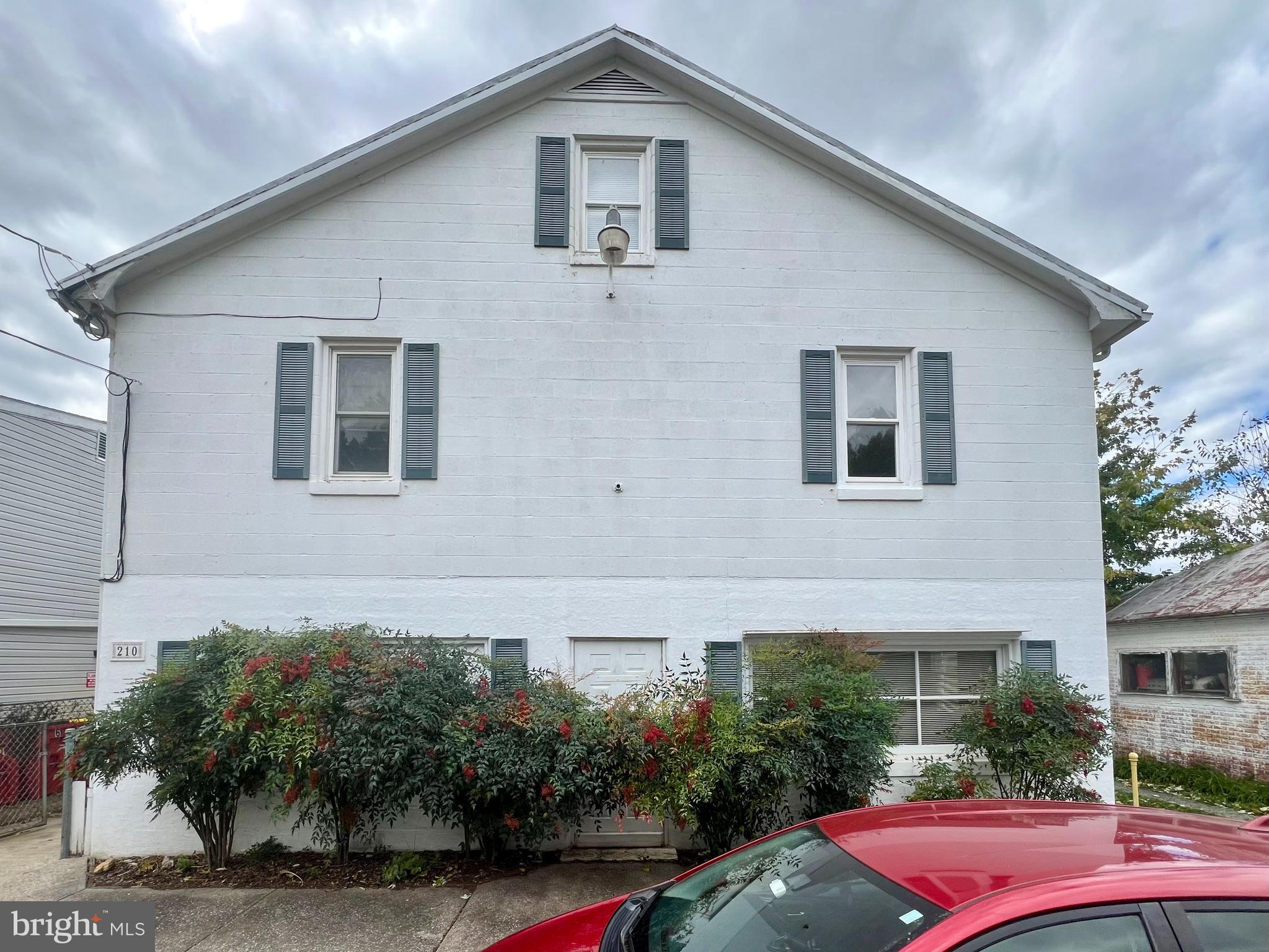 Enjoy downtown Charles Town living in this 3 bedroom, 1 bath, private entry 2nd floor apartment with a spacious living area, full kitchen, washer and dryer, and access to the unfinished attic with a finished room perfect for an office, and storage space!
Enjoy fresh air, or entertain, in the fenced rear yard that is shared with the second floor apartment.
The above listed $1,600 rent amount does not include an additional charge of $200/month for the following utilities: electric, water/sewer, and trash.
Located close to local shopping and dining, as well as WV-51, WV-115, WV-9 and US 340
No Pets!
Additional monthly costs include Renter's insurance (price based on plan selection) and Second Nature Air Filter Subscription program ($15.00/ month).
EHO.
