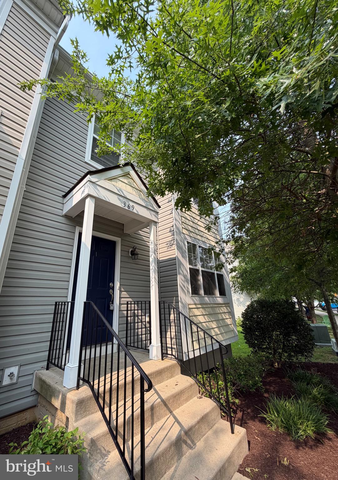 369 ENGLISH OAK LANE