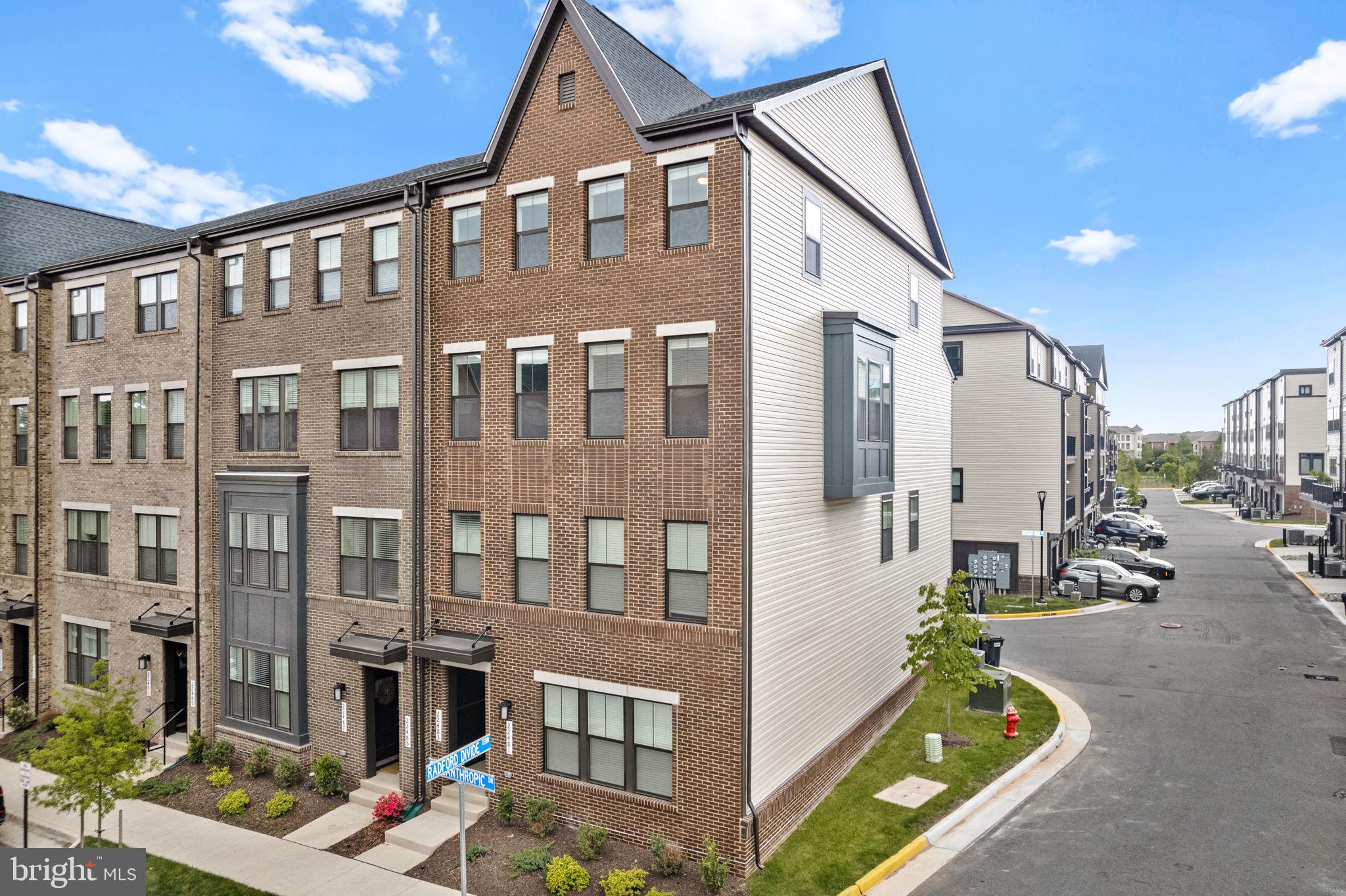 METRO WALK AT MOOREFIELD STATION - Residential