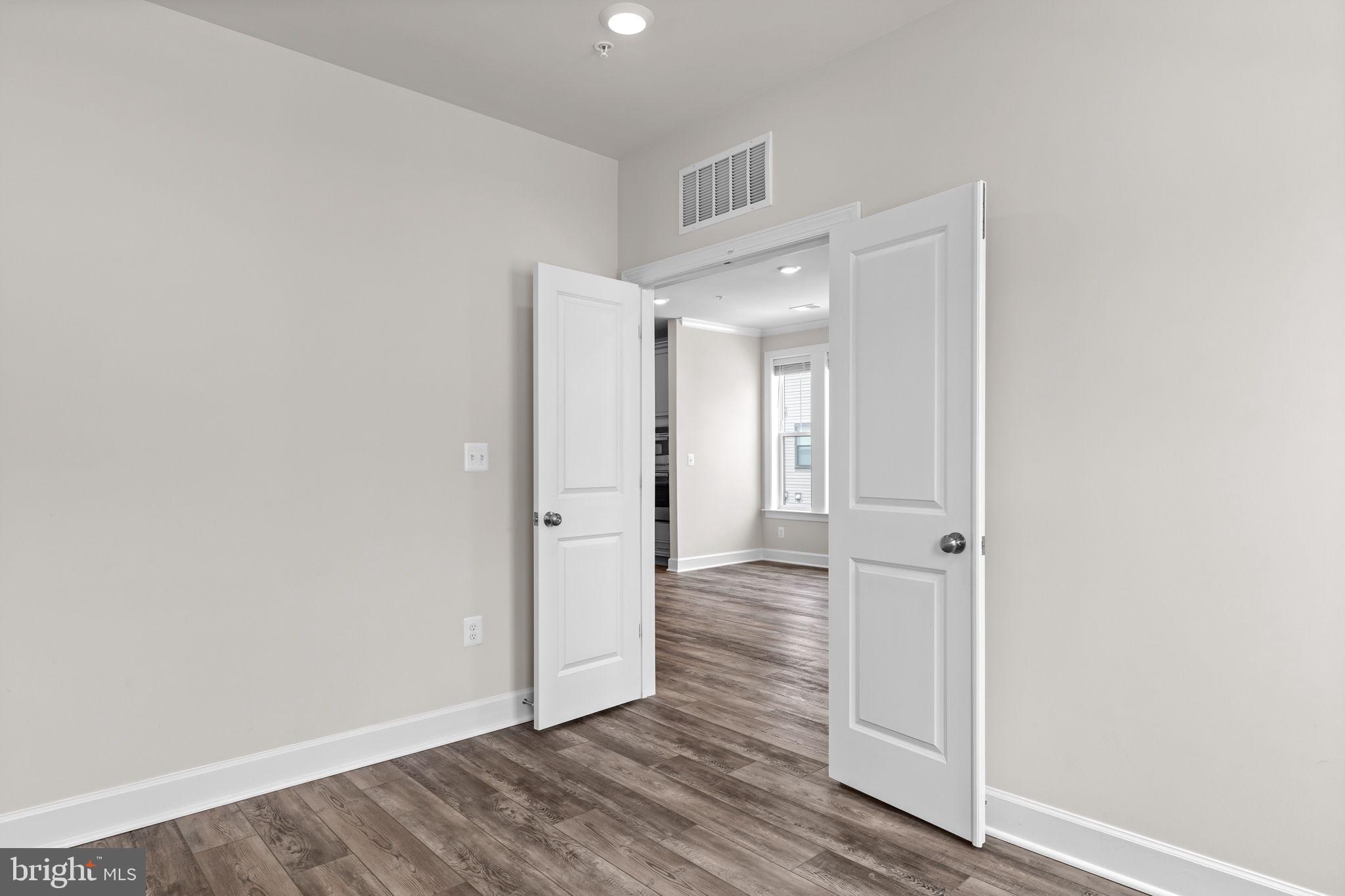 METRO WALK AT MOOREFIELD STATION - Residential