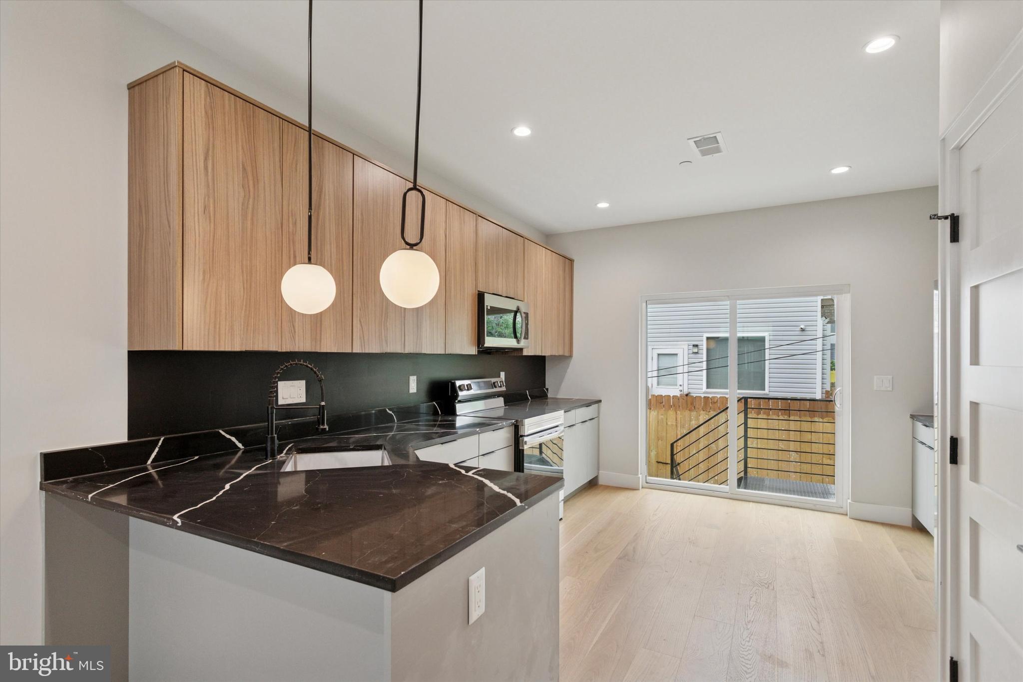 PORT RICHMOND - Residential Lease