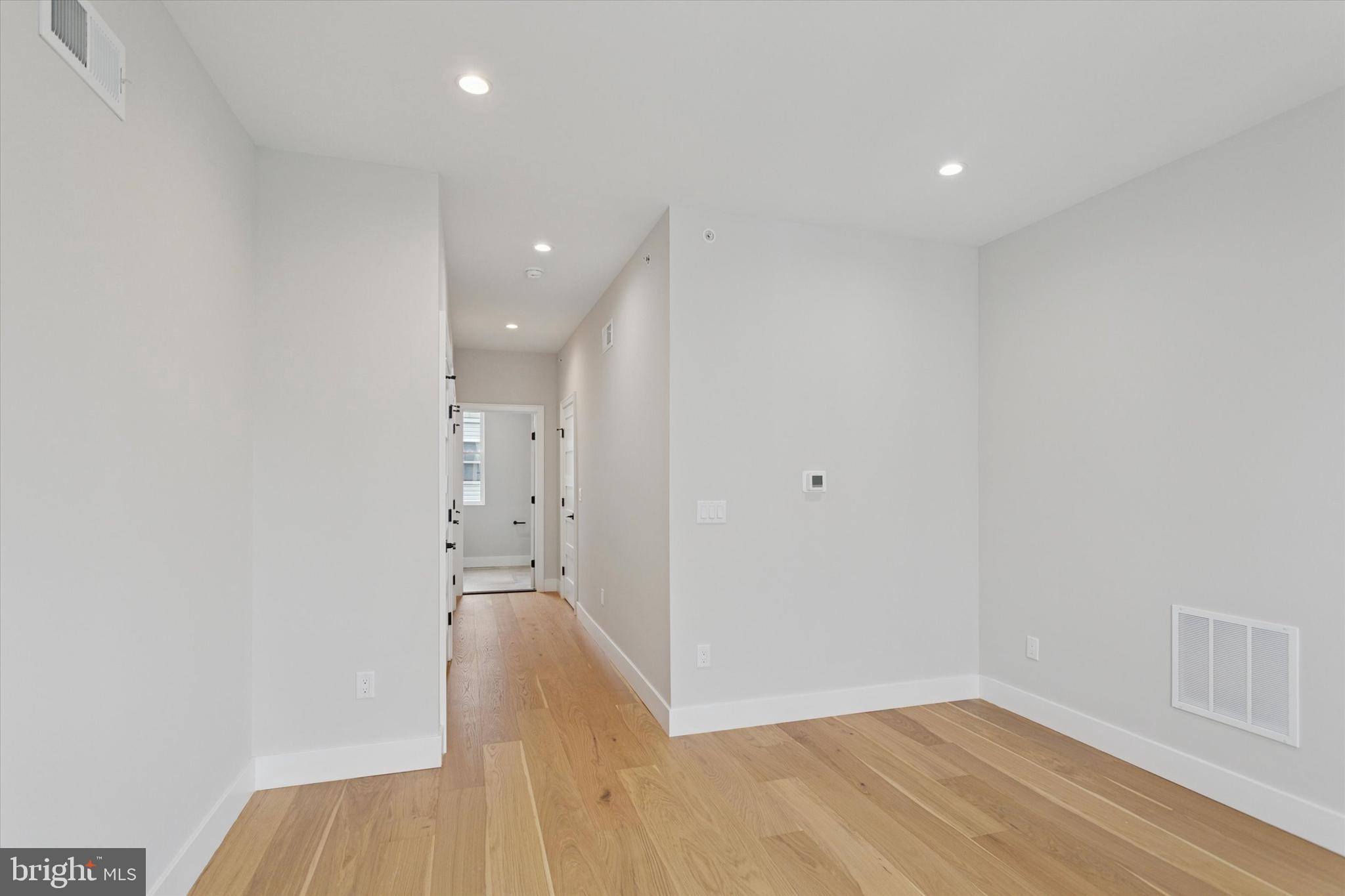 PORT RICHMOND - Residential Lease