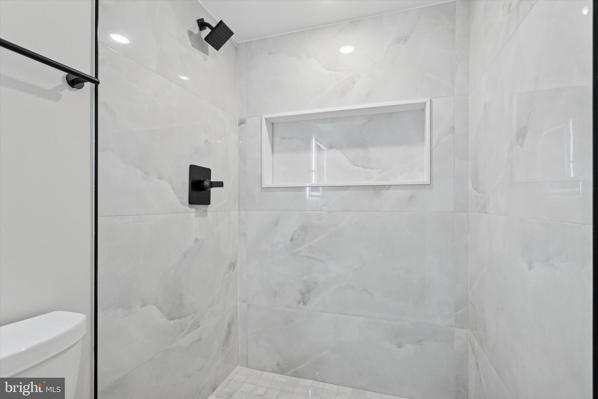 PORT RICHMOND - Residential Lease