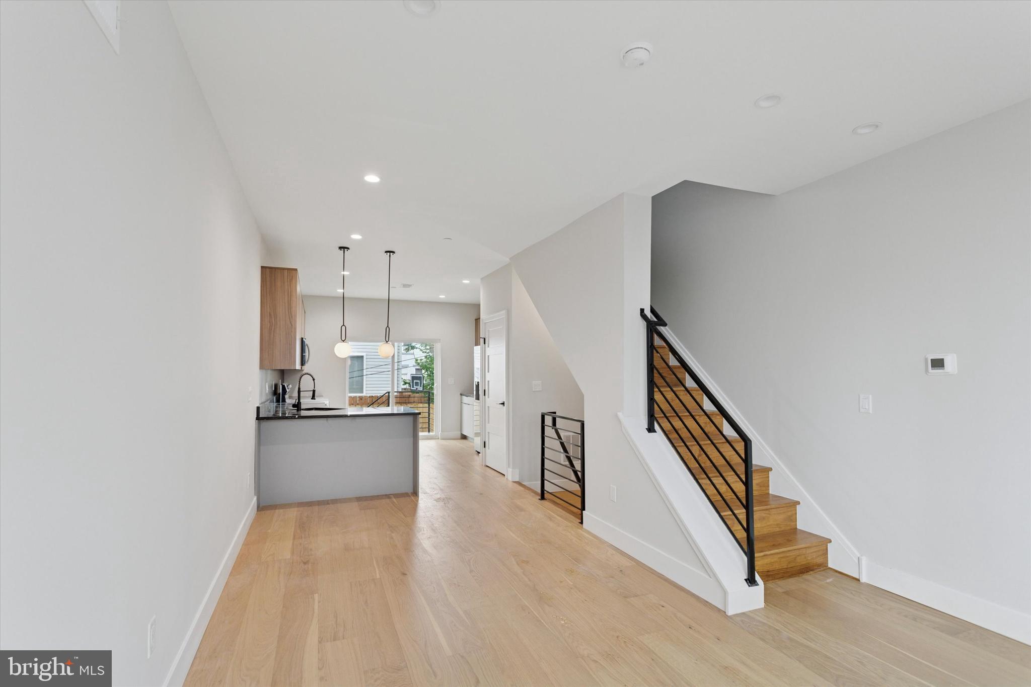 PORT RICHMOND - Residential Lease