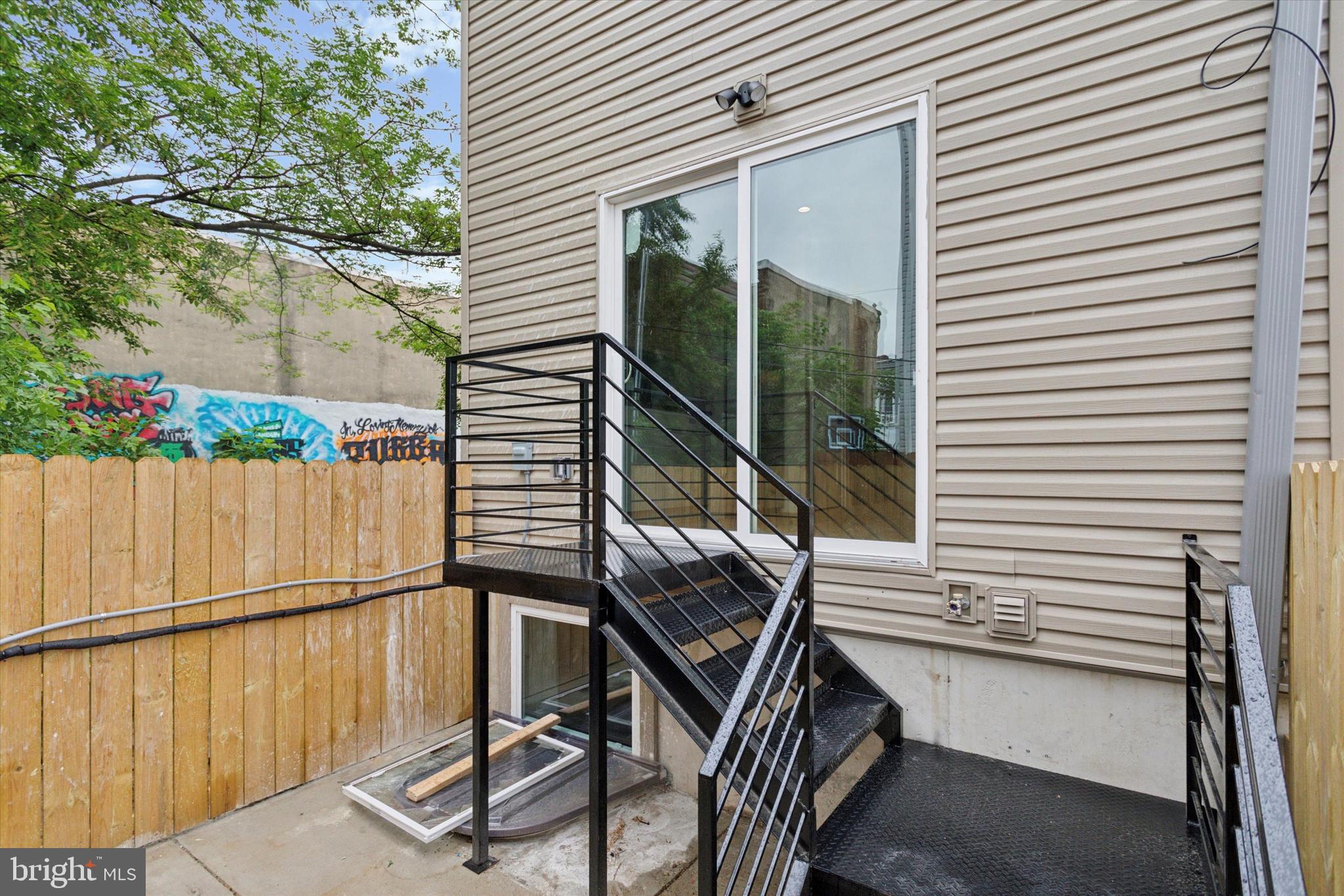 PORT RICHMOND - Residential Lease