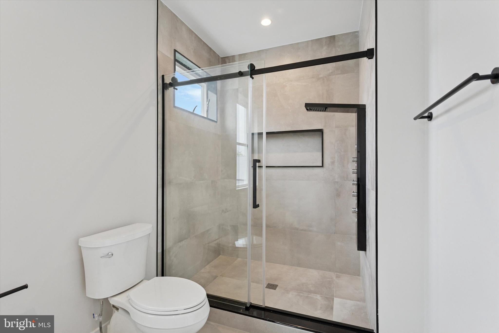 PORT RICHMOND - Residential Lease