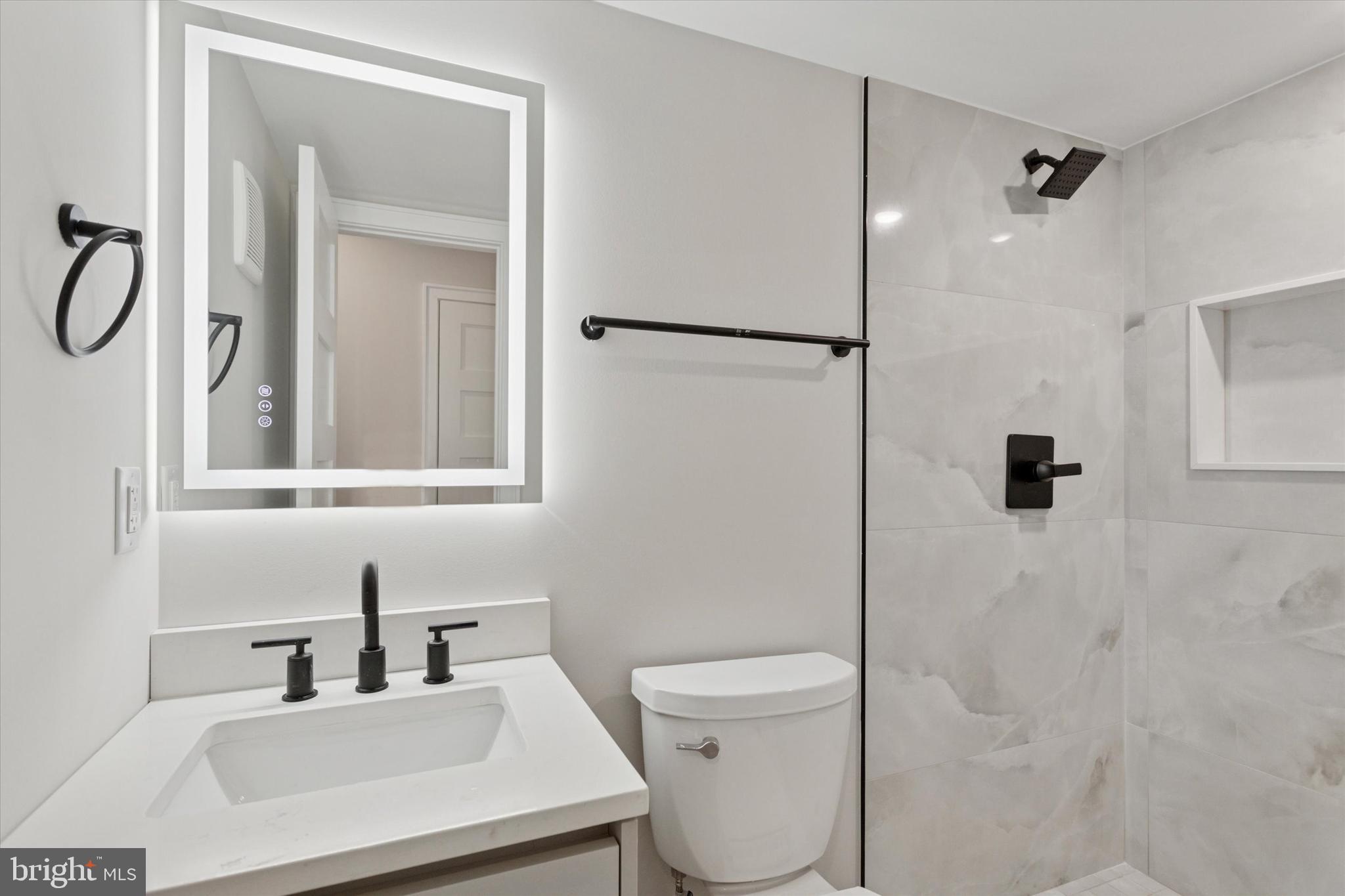 PORT RICHMOND - Residential Lease