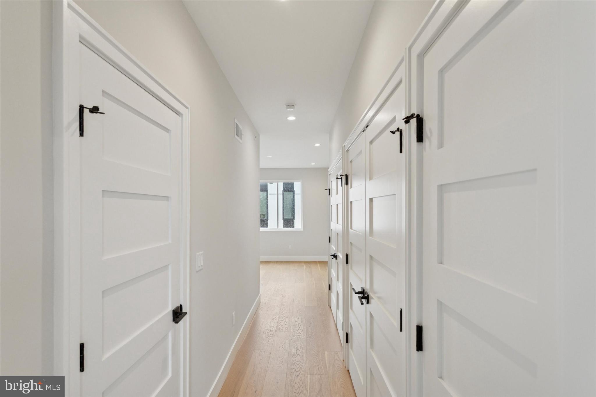 PORT RICHMOND - Residential Lease