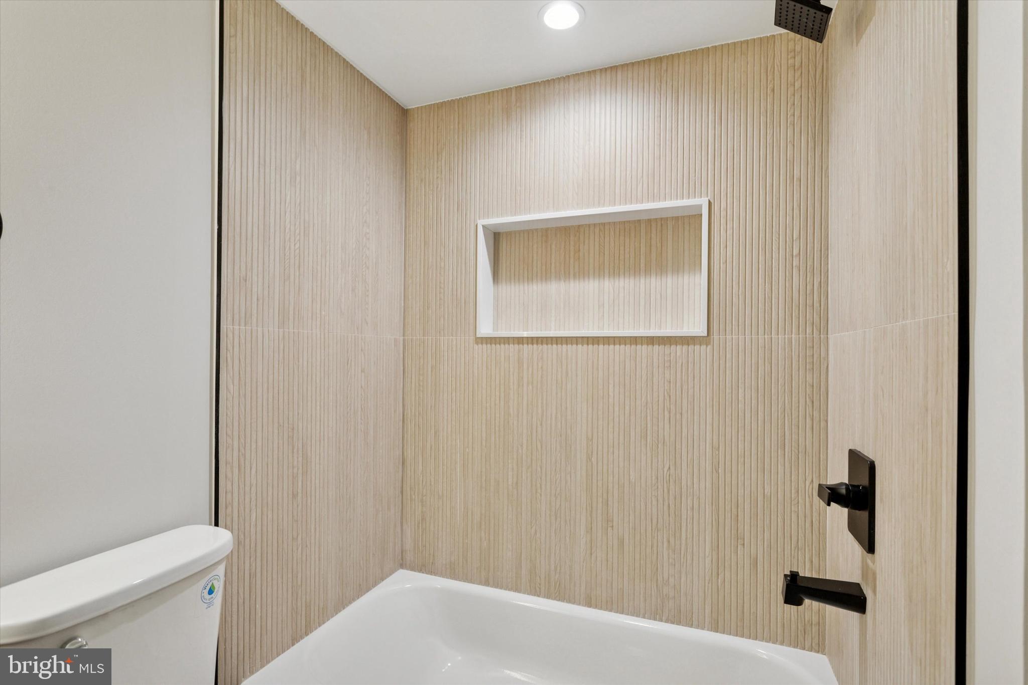 PORT RICHMOND - Residential Lease