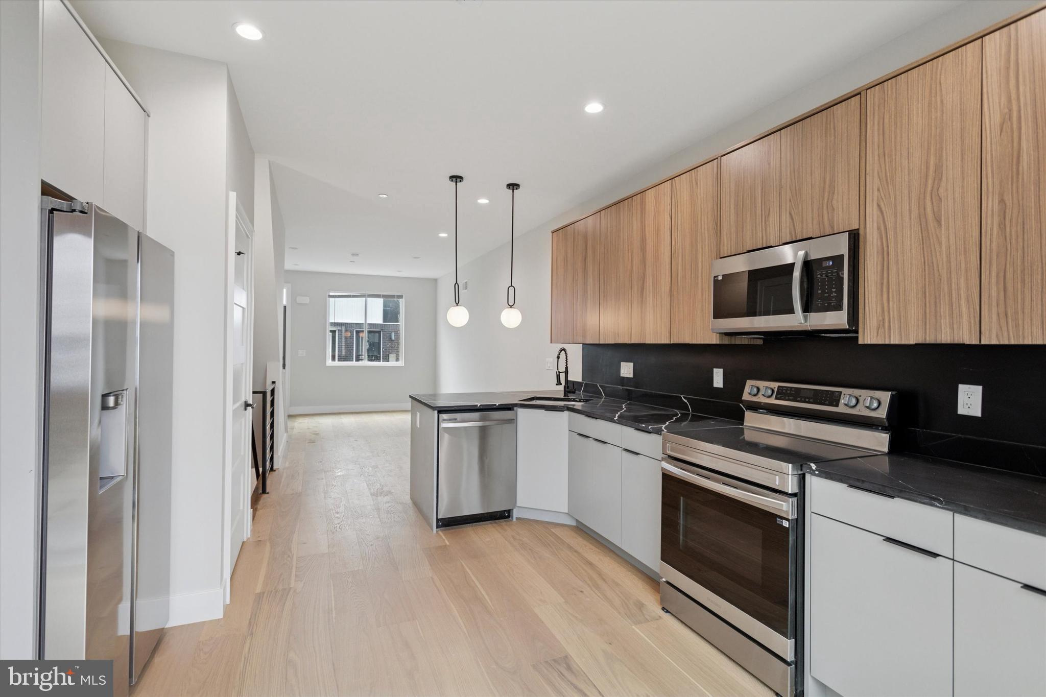 PORT RICHMOND - Residential Lease