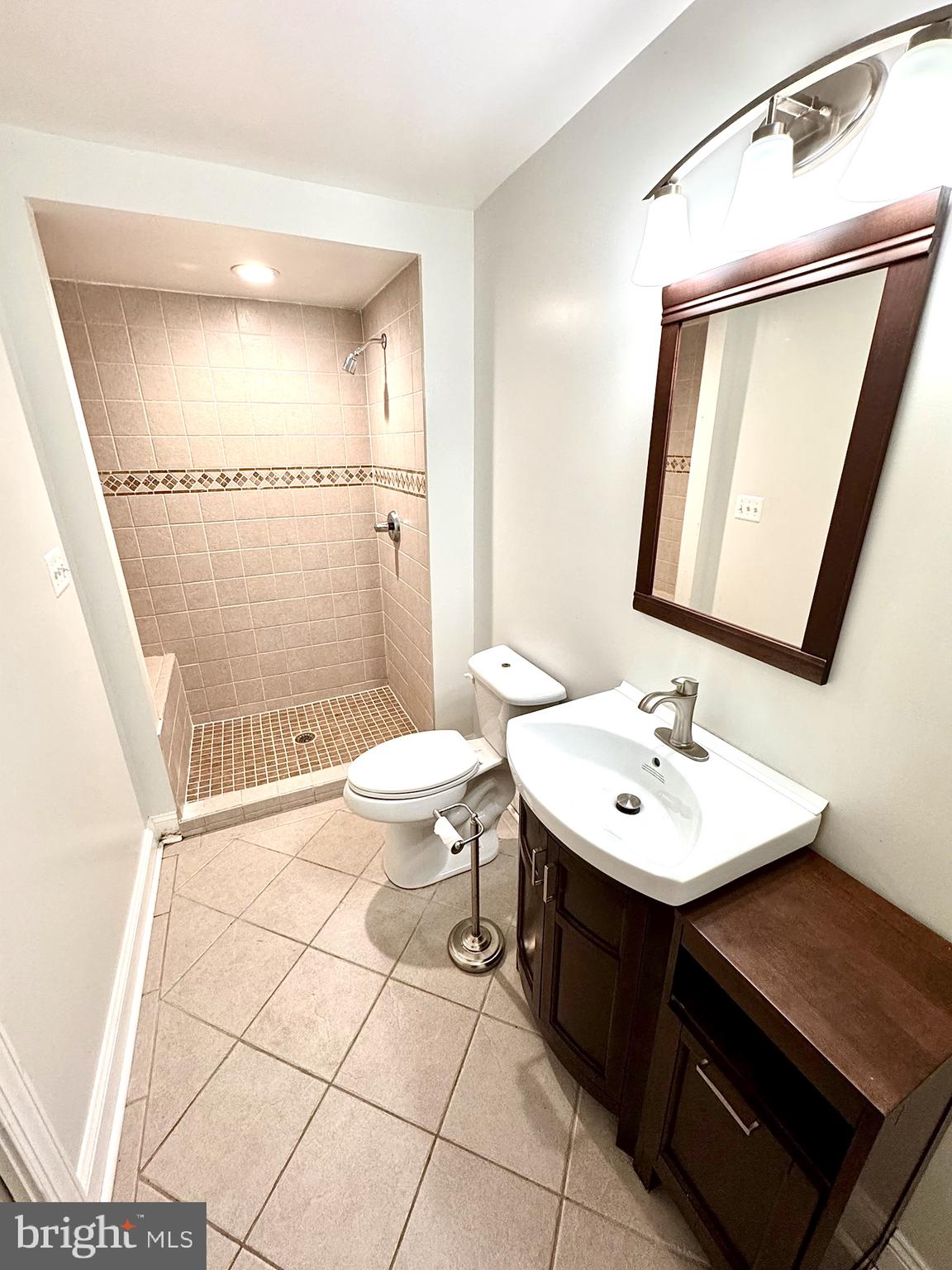 SUMMIT CREEK - Residential Lease