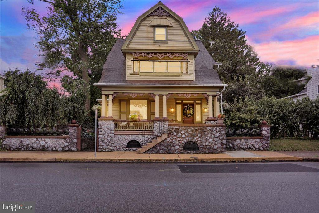 Photo of 140 S Charlotte Street, MANHEIM, PA 17545 (MLS # PALA2073248)