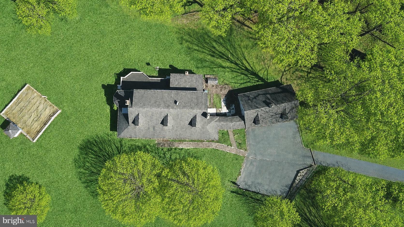 2712 CRYSTAL LANE