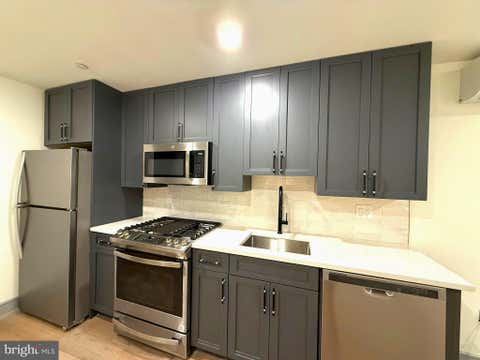 Townhouse For Rent - 327 S 16th Street #01<br/> PHILADELPHIA, PA 19102