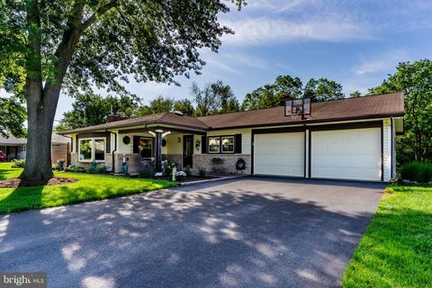 1561 VESTA DRIVE HARRISBURG PA 17112