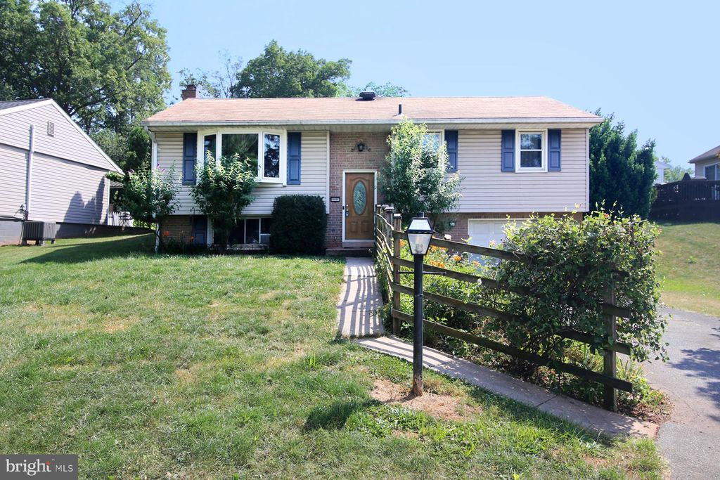 Photo of 3 Edgemore Drive, Stevens, PA 17578 (MLS # PALA2052068)