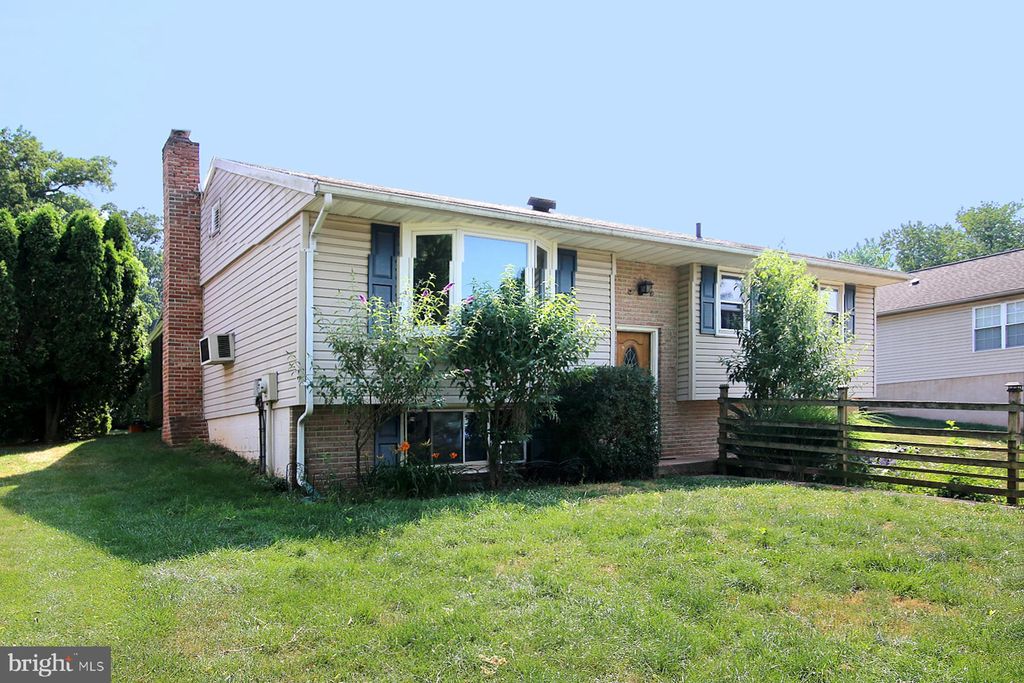 Photo of 3 Edgemore Drive, Stevens, PA 17578 (MLS # PALA2052068)