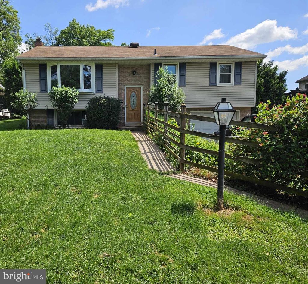 Photo of 3 Edgemore Drive, Stevens, PA 17578 (MLS # PALA2052068)