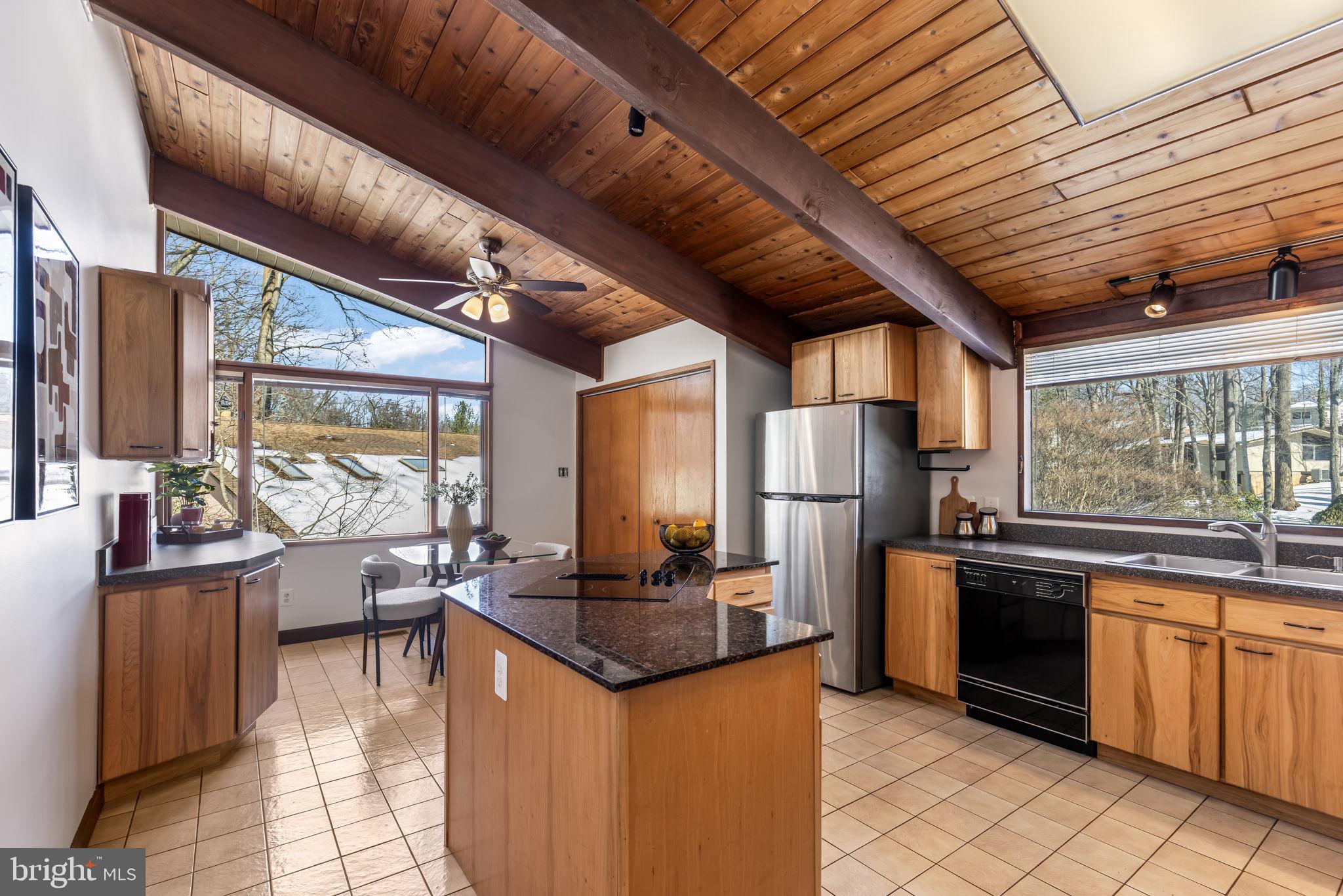 6407 RECREATION LANE