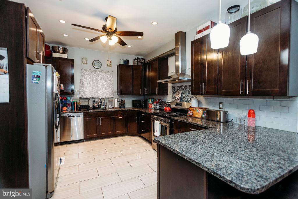 GIRARD ESTATES - Residential