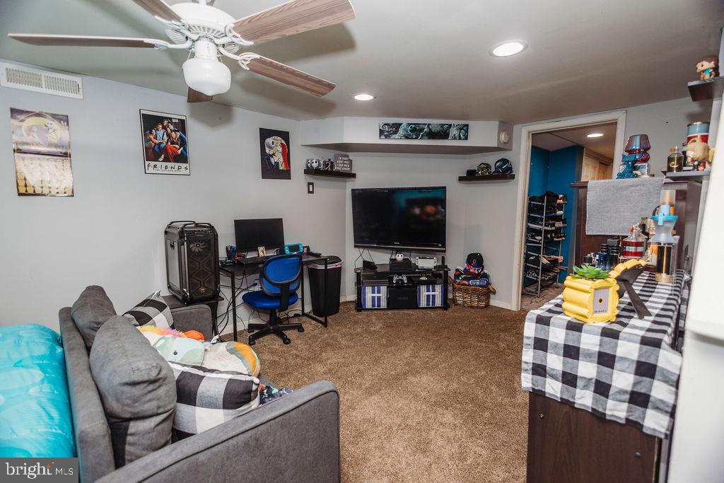 GIRARD ESTATES - Residential