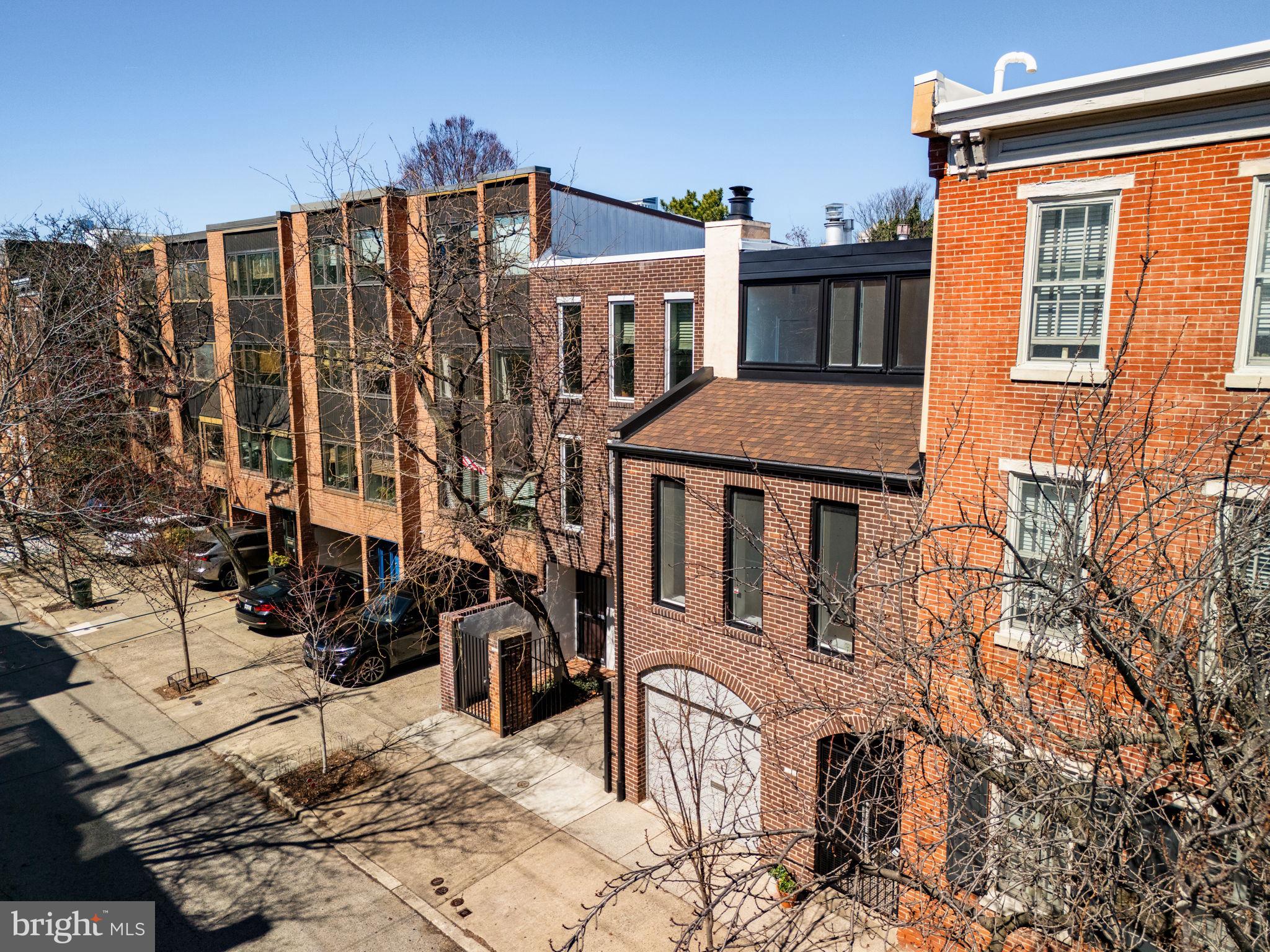 QUEEN VILLAGE - Residential