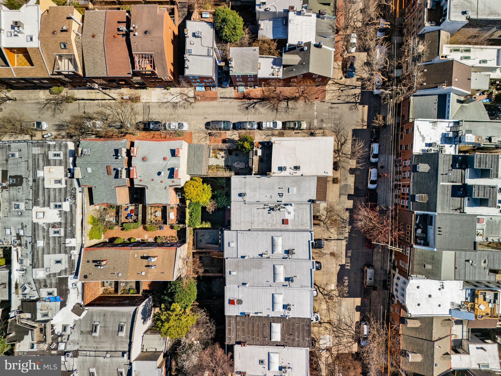 QUEEN VILLAGE - Residential