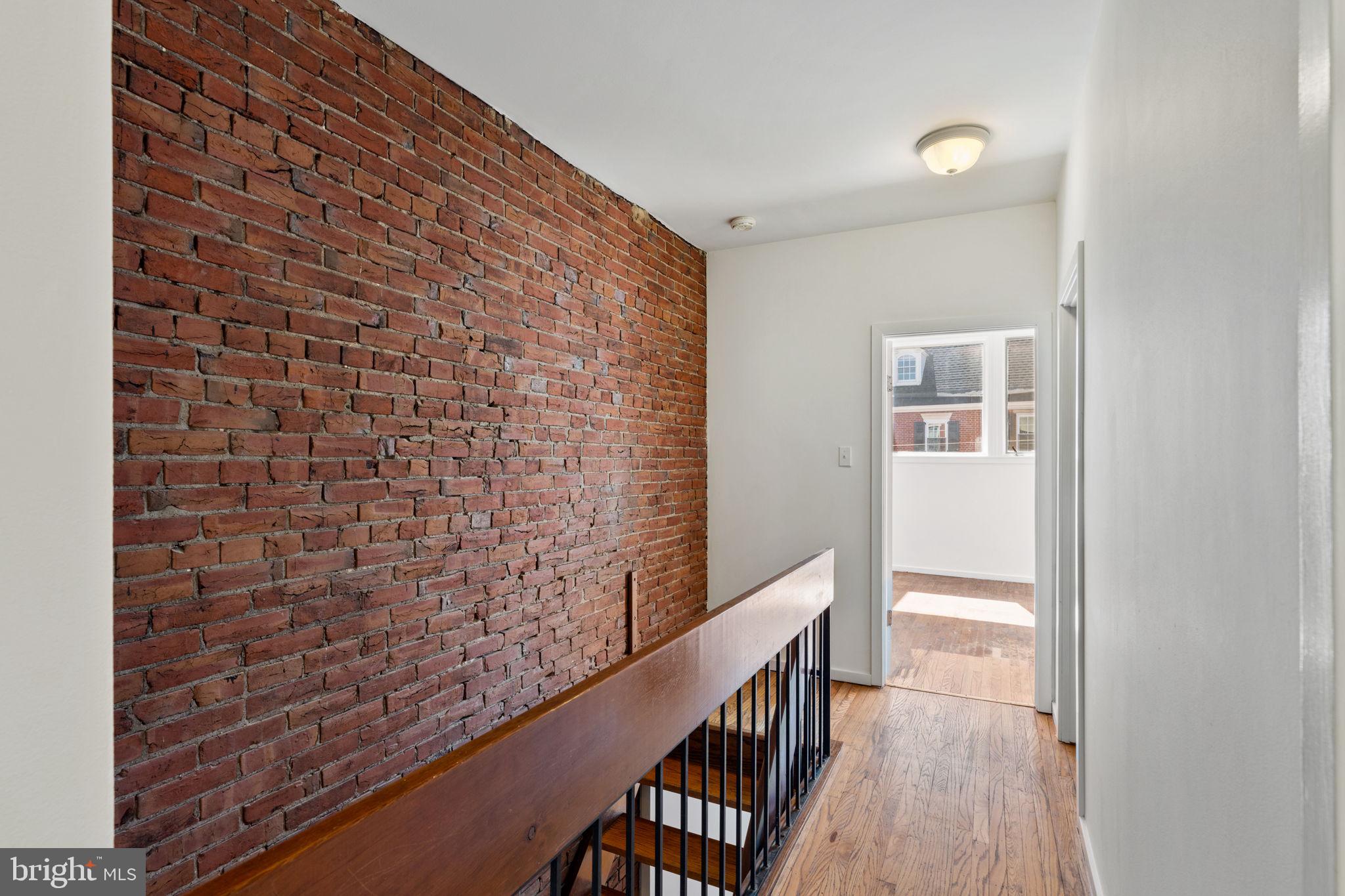 QUEEN VILLAGE - Residential