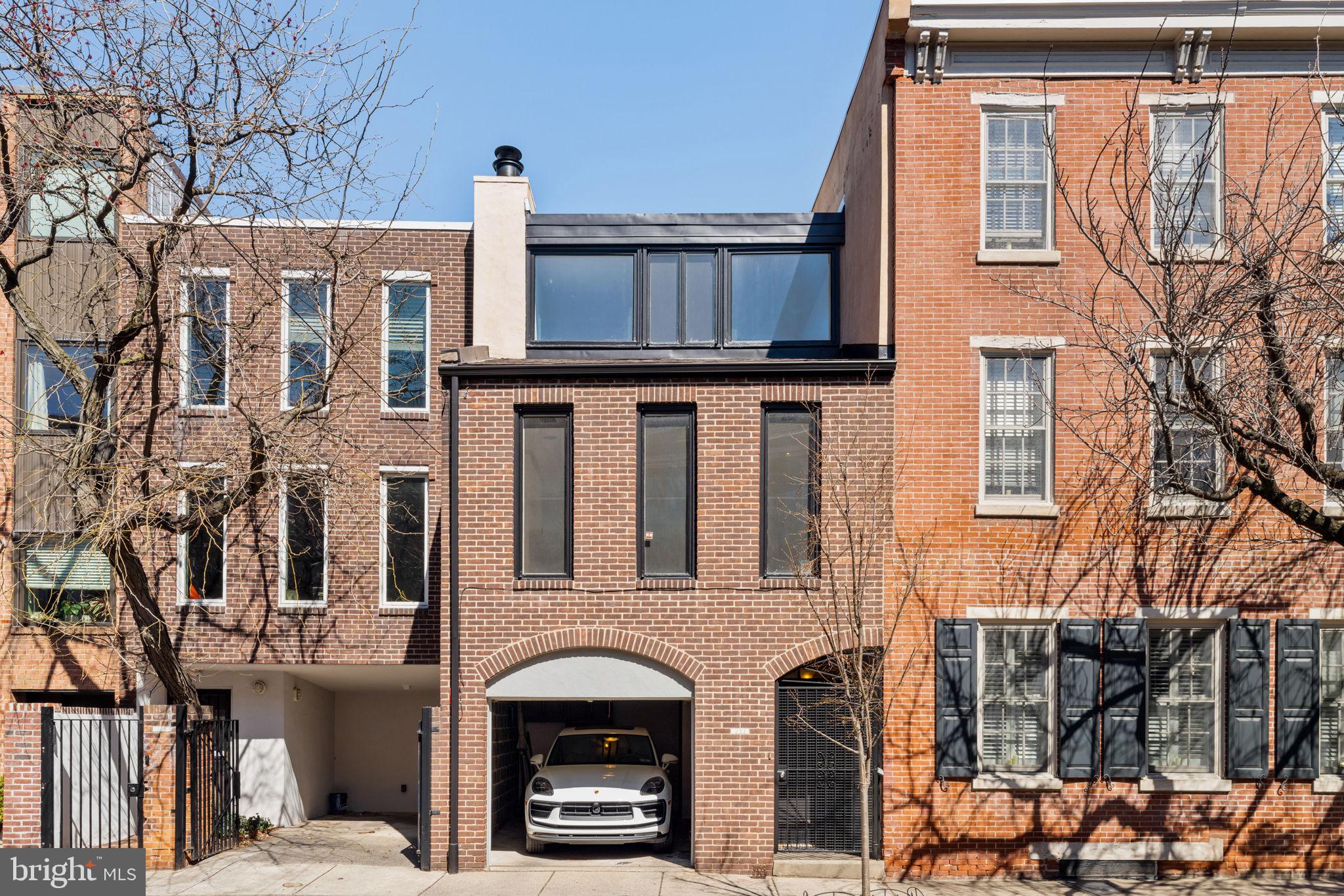QUEEN VILLAGE - Residential