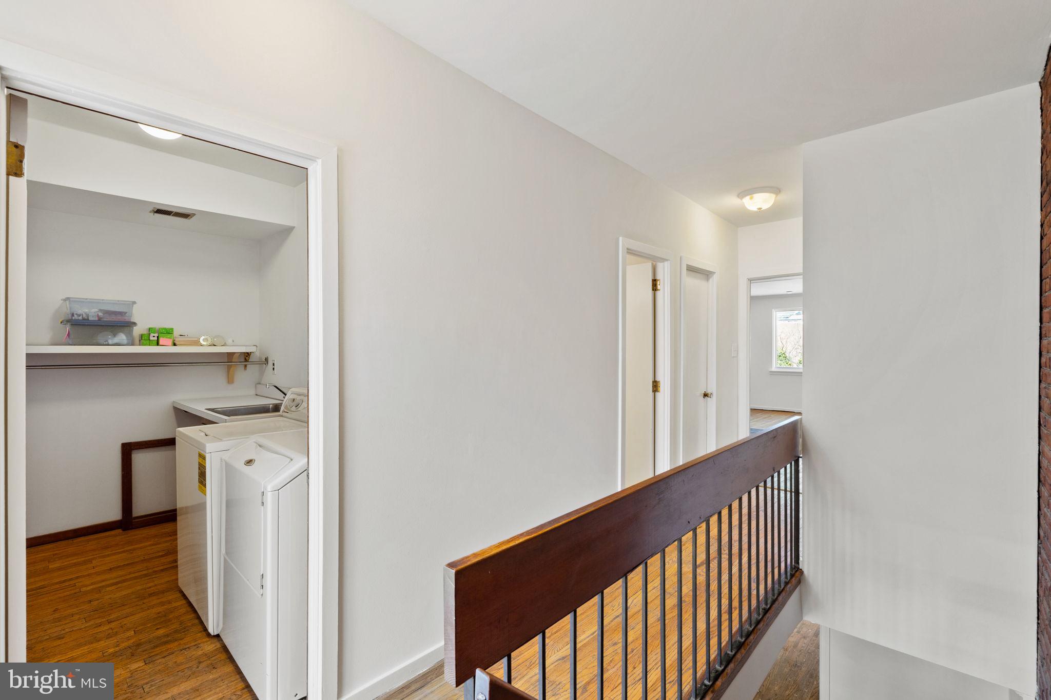 QUEEN VILLAGE - Residential