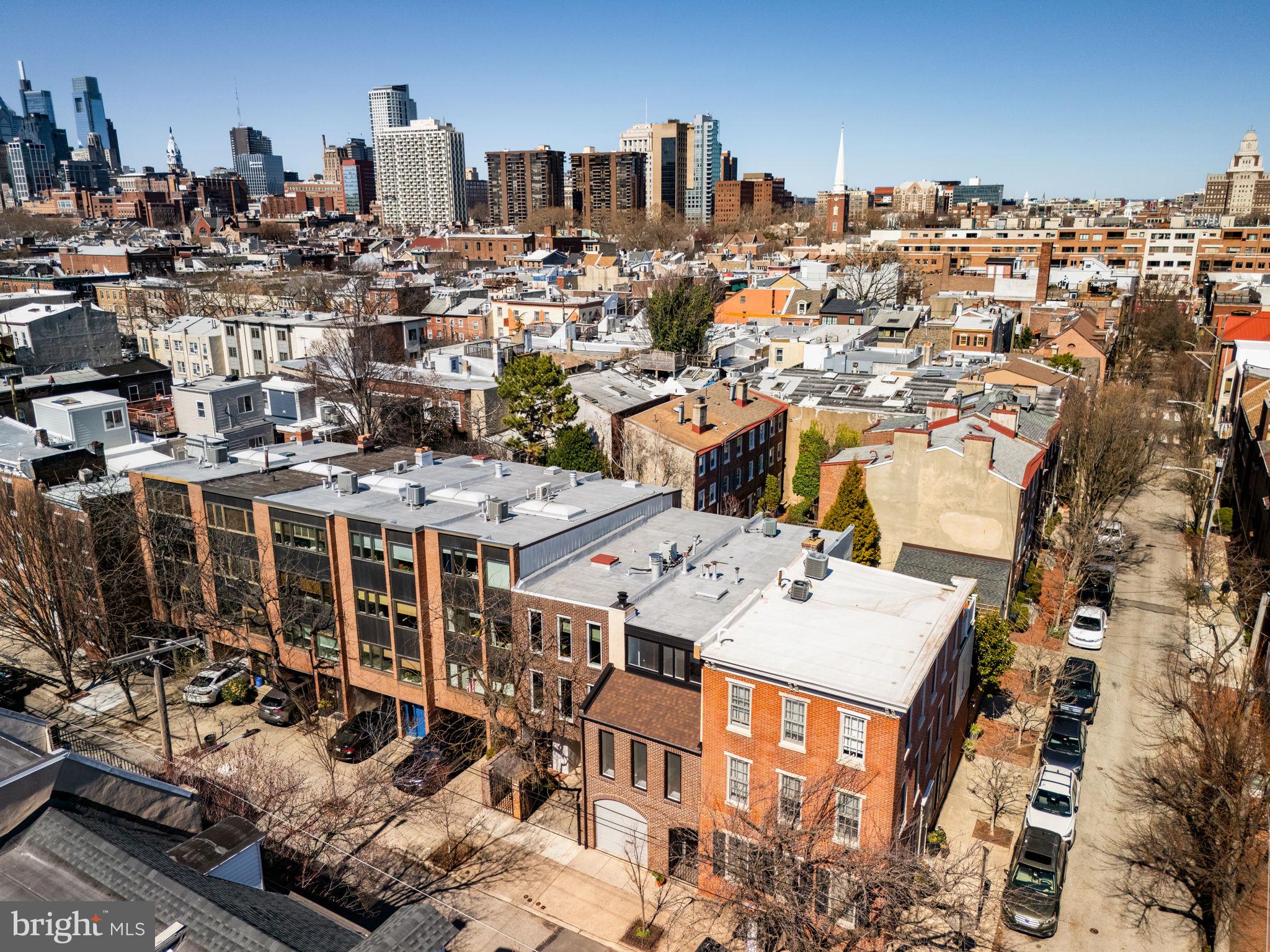 QUEEN VILLAGE - Residential