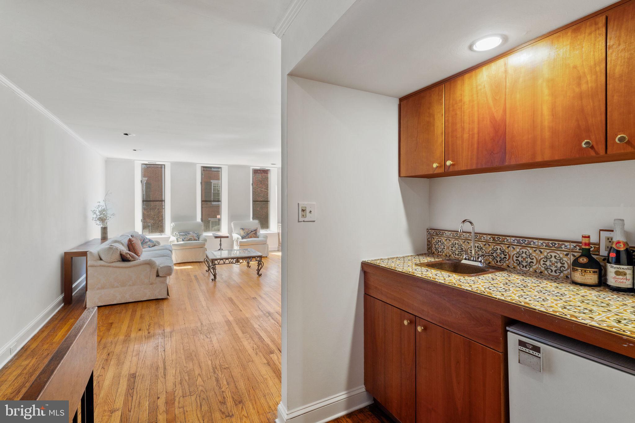 QUEEN VILLAGE - Residential