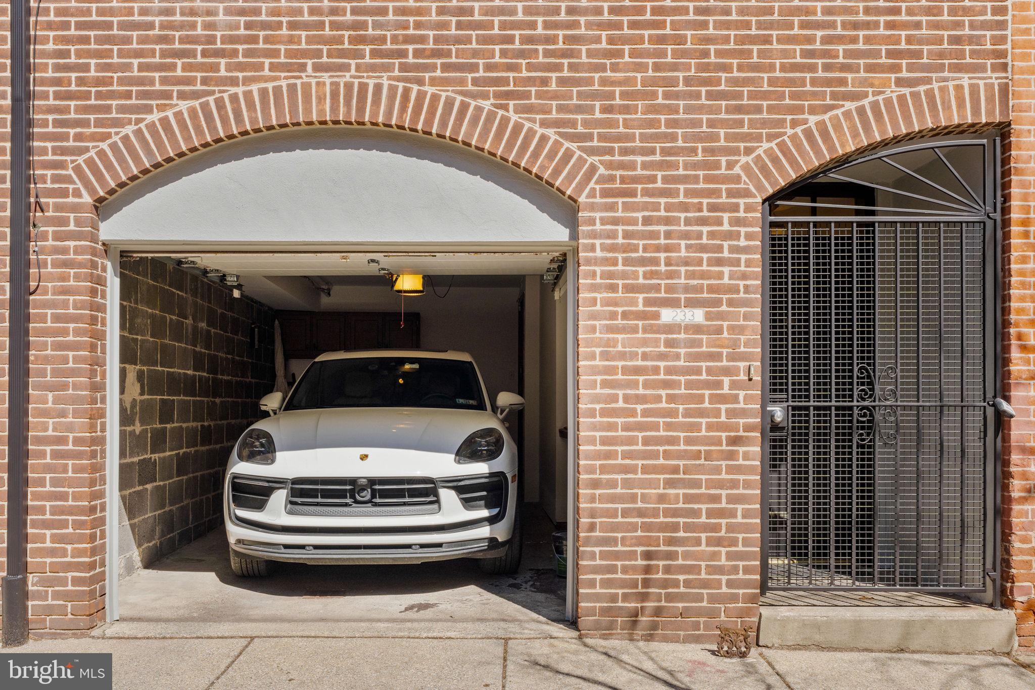 QUEEN VILLAGE - Residential