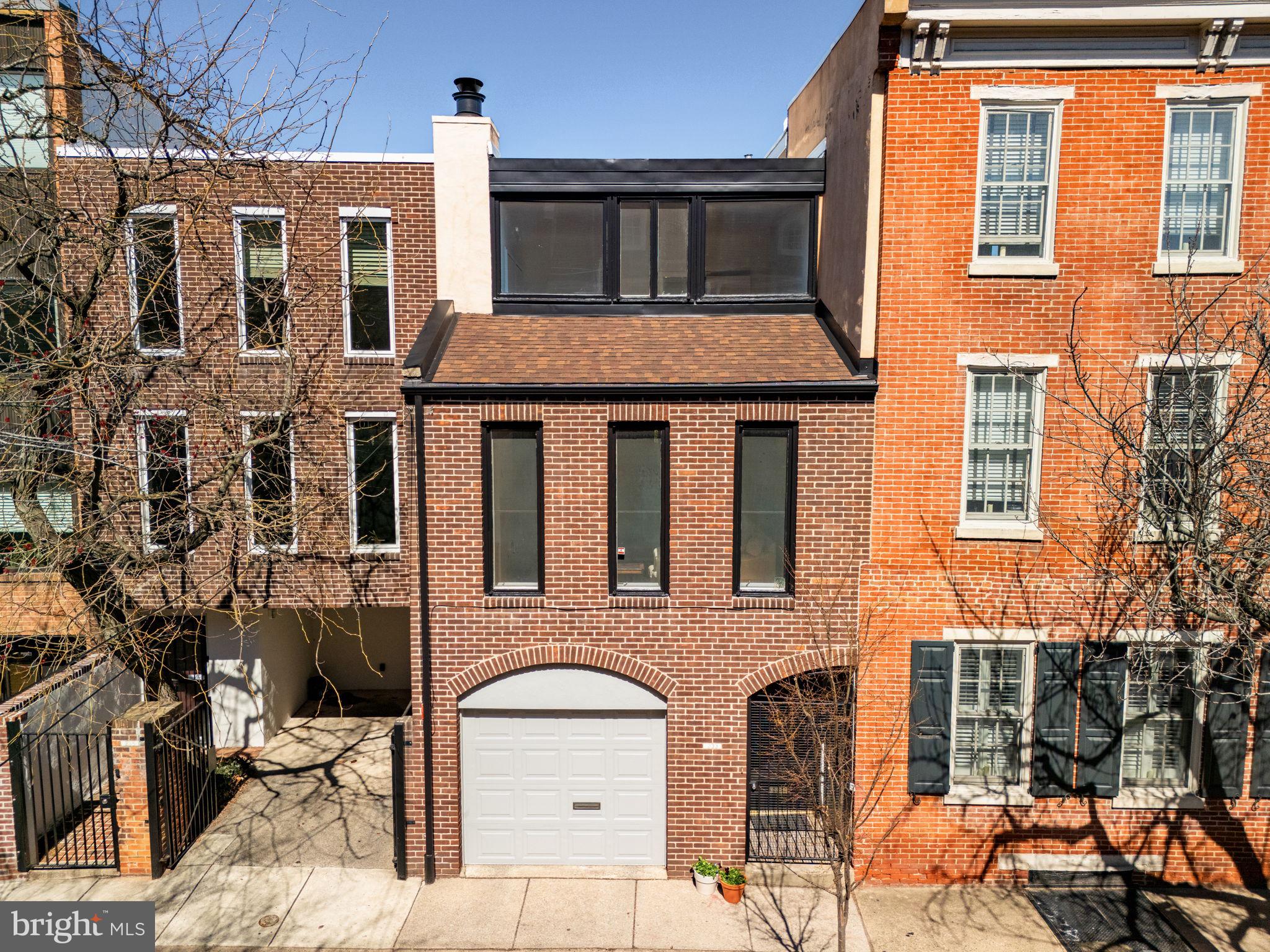 QUEEN VILLAGE - Residential