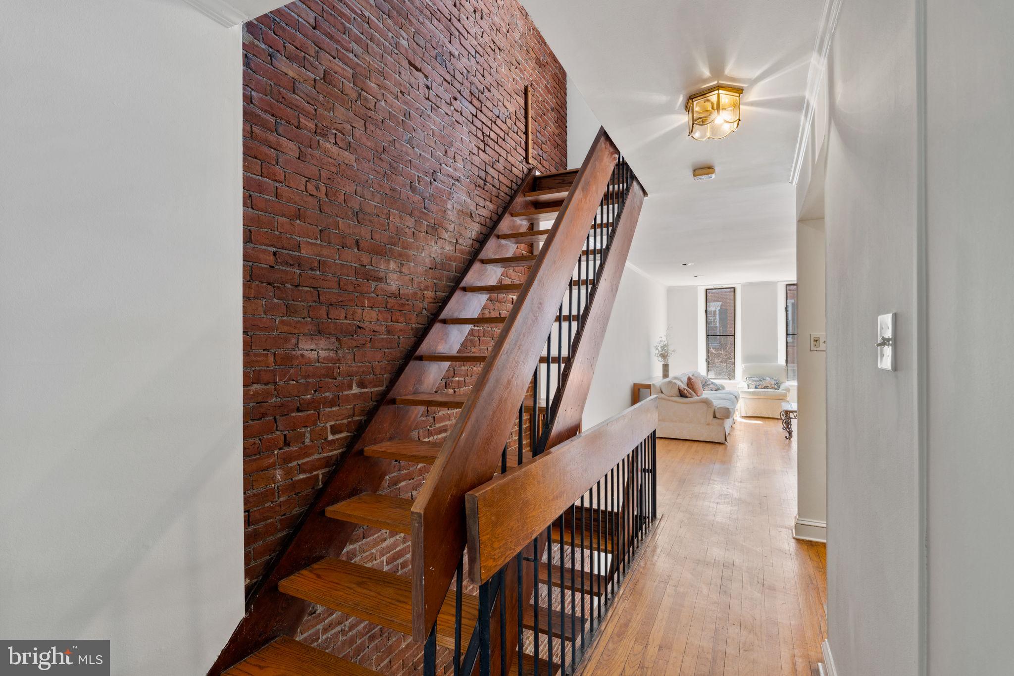 QUEEN VILLAGE - Residential